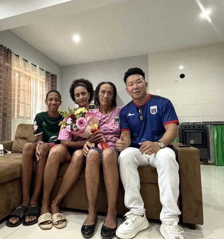 在佛得角的中国球迷:认识门将沃齐尼亚多年 当地球队工资1千多元