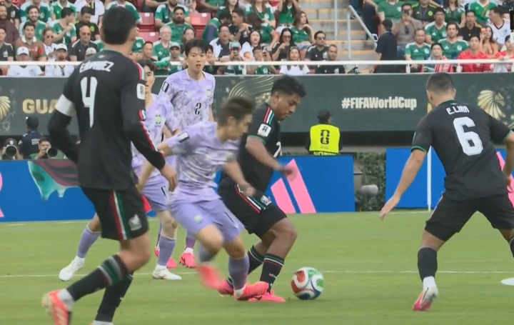 开场染黄!李刚仁第4分钟踩到对手,裁判出示黄牌