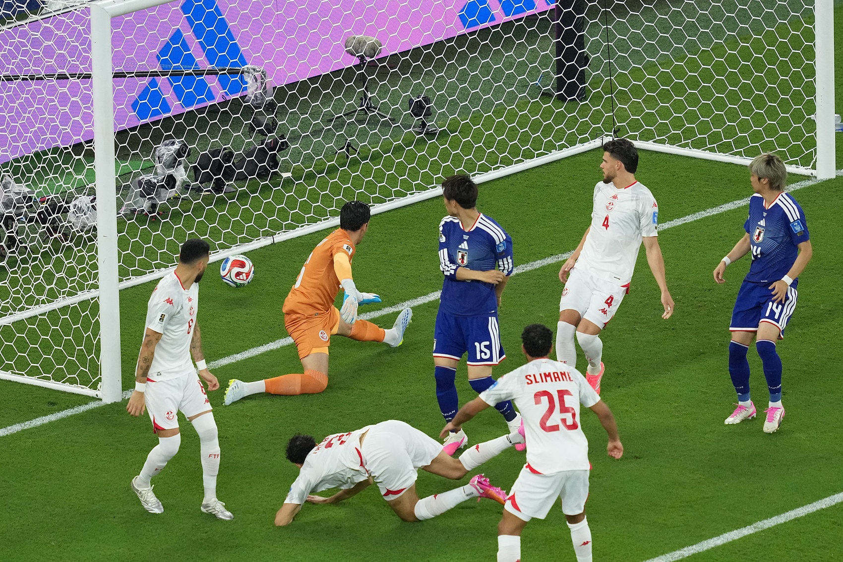 日本1-0领先突尼斯!镰田大地4分钟闪击,脚后跟破门+连场建功